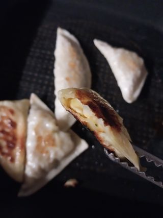 (주)성경순만두 곤약만두.콘치즈만두,삼각당면만두,당면 야끼만두,대구전통 납작만두,떡뽁이 매콤소스,달콤소스 — 5점을 준 리뷰어가 2023년 4월 올린 사용 사진