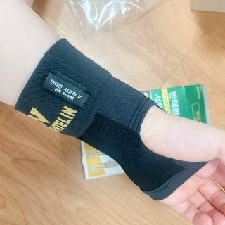 반테린서포터 손목 — 5점을 준 리뷰어가 2021년 3월 올린 사용 사진