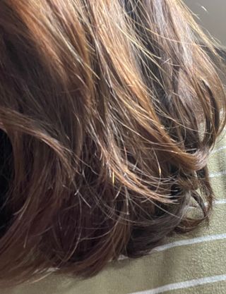 썸헤어 / SUMHAIR 썸헤어 실키 테라피 헤어 에센스 — 5점을 준 리뷰어가 2021년 4월 올린 사용 사진