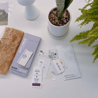 아클리브 Premium 항균 항바이러스 액정 보호필름(iPhone) — 5점을 준 리뷰어가 2022년 10월 올린 사용 사진