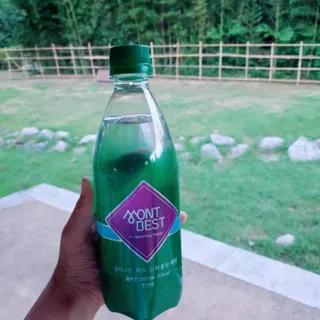 몽베스트 Montbest with Sparkling water Plain 20병 — 5점을 준 리뷰어가 2022년 8월 올린 사용 사진