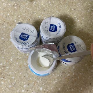 매일바이오 그릭요거트 오리지널 플레인 4개, 로스터리 커피믹스 4개 — 5점을 준 리뷰어가 2021년 12월 올린 사용 사진