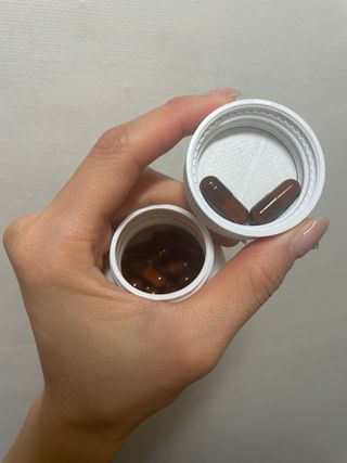프리마인 홍삼의 강력한 에너지, 이제는 흡수율을 높인 최첨단 캡슐로 간편하게 초고속 충전하세요. — 4점을 준 리뷰어가 2022년 10월 올린 사용 사진