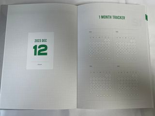 리훈 2024다이어리 아이라이크 모눈다이어리 — 3.5점을 준 리뷰어가 2023년 9월 올린 사용 사진
