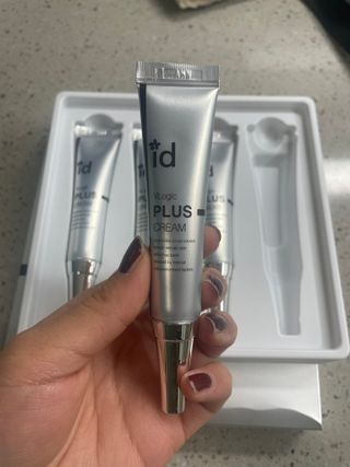 아이디플라코스메틱 아이디 브이로직 플러스 크림 15ml X 4EA — 5점을 준 리뷰어가 2022년 1월 올린 사용 사진