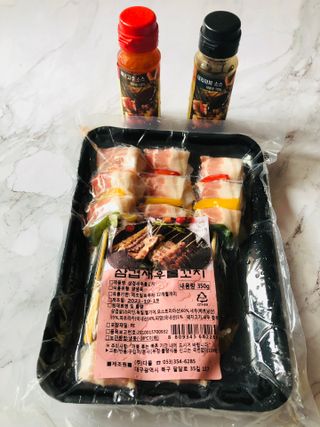 [다물꼬치] 삼겹새우롤꼬치 5개입 350g  + 데리야끼소스 120g + 매운고추소스 120g — 5점을 준 리뷰어가 2021년 10월 올린 사용 사진