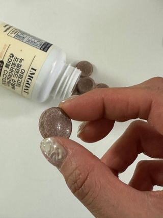 스마트스토어  [아임고트] 뉴질랜드 산양유 프로바이오틱스 츄어블 코코아맛 — 5점을 준 리뷰어가 2025년 3월 올린 사용 사진