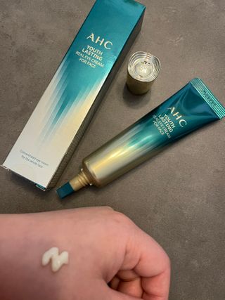 [NEW 탄력유턴 아이크림] AHC 유스 래스팅 리얼 아이크림 포 페이스 — 5점을 준 리뷰어가 2021년 3월 올린 사용 사진