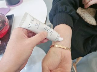 러브모아 향수 고체향수 승무원 고체향수 바르는 향수 니치향수 도손 우드세이지 앤 씨솔트 — 5점을 준 리뷰어가 2022년 11월 올린 사용 사진