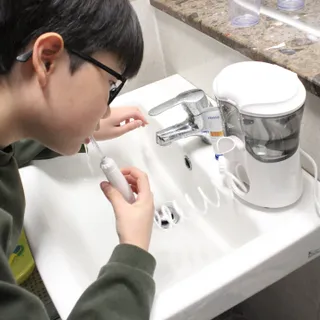 주식회사 클린디 [클린디] 양치 후 남은 이물질, 물치실로 완벽 제거 🦷 구강세정기 세트 [맞춤 칫솔 + 치약 포함] — 3점을 준 리뷰어가 2022년 1월 올린 사용 사진