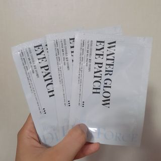 건강누리인터내셔날 레아라 다이아포스 슬리핑 아이패치 골드 & 물광 아이패치 [14회분/총 28매] — 5점을 준 리뷰어가 2022년 7월 올린 사용 사진