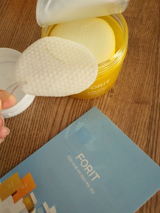 [포잇] 카카두허니씨 미백 톤업패드 190ml 60매 *1개 — 5점을 준 리뷰어가 2023년 1월 올린 사용 사진