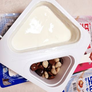 남양유업 또깍 접어 떠먹는 불가리스 2종 — 5점을 준 리뷰어가 2021년 1월 올린 사용 사진