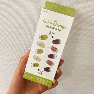 [네일가게] 햇빛에 닿으면 색이 변하는 신기한 햇살 반전 네일스티커_B — 5점을 준 리뷰어가 2021년 8월 올린 사용 사진