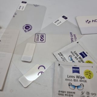 아클리브 Premium 항균 항바이러스 액정 보호필름(iPhone) — 5점을 준 리뷰어가 2022년 10월 올린 사용 사진