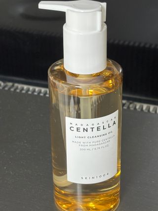 스킨1004 [SKIN1004] 마다가스카르 센텔라 라이트 클렌징 오일 200ml — 5점을 준 리뷰어가 2024년 7월 올린 사용 사진