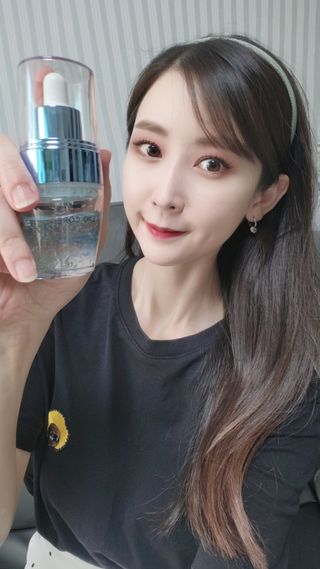 나우 [리브엠] 화해 1등 수분앰플 , 엑소코어 워터풀 텐션 앰플 — 5점을 준 리뷰어가 2023년 6월 올린 사용 사진