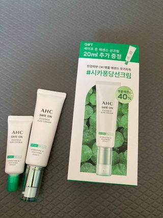 [AHC] 세이프온 에센스 선크림 올리브영 스페셜 증정 기획세트 — 5점을 준 리뷰어가 2022년 6월 올린 사용 사진