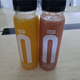 BLENDY'S 핑크 스무디+블론디 스무디 — 5점을 준 리뷰어가 2021년 11월 올린 사용 사진