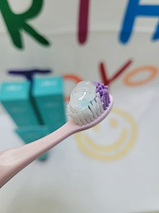치과에서 쓰는 치약 _ 라벨제로 저불소 꼬마, 키즈, 유아, 베이비, 주니어 안전한 어린이치약 — 5점을 준 리뷰어가 2022년 11월 올린 사용 사진
