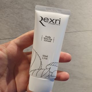 렉스리 데일리 톤업 크림 Rexri Daily Tone Up Cream — 5점을 준 리뷰어가 2022년 10월 올린 사용 사진