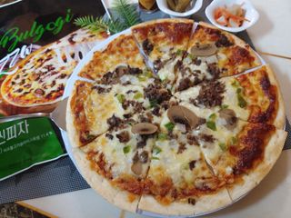 [푸딩팩토리] 10인치 씬피자 3종 택2_베샤멜 고르곤졸라/불고기/고르곤졸라 — 5점을 준 리뷰어가 2022년 5월 올린 사용 사진
