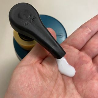 [포레스트스토리] 탈모증상완화 샴푸 1,000ml — 5점을 준 리뷰어가 2022년 6월 올린 사용 사진