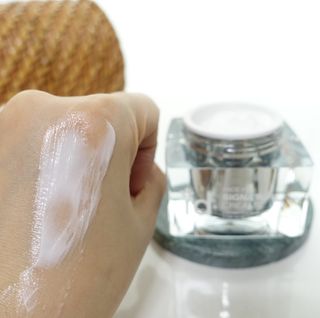 아이디플라코스메틱 아이디 페이스핏  시그니처 크림 50ml — 5점을 준 리뷰어가 2021년 10월 올린 사용 사진
