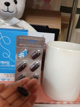 [몸엔용] 에버업 멀티비타민&미네랄, 눈건강 루테인 혈행건강 오메가3, 면역 프로바이오틱스 3종 택1 — 4점을 준 리뷰어가 2022년 4월 올린 사용 사진