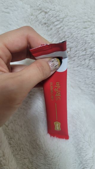 디오르 버닝레드 — 5점을 준 리뷰어가 2022년 1월 올린 사용 사진