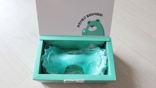 힐니스북 [힐마이넥]   거북목 통증완화를 위한 휴대용 목 안마기 — 5점을 준 리뷰어가 2022년 12월 올린 사용 사진