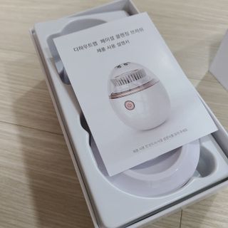 디하우트 랩 디하우트랩 클렌징 피부관리기 진동클렌저 실리콘+2종 인조모 브러시 — 4점을 준 리뷰어가 2021년 11월 올린 사용 사진