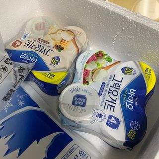 매일바이오 그릭요거트 오리지널 플레인 4개, 로스터리 커피믹스 4개 — 3.5점을 준 리뷰어가 2021년 12월 올린 사용 사진