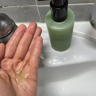 프리마인 메이크업과 들뜨는 각질까지 한방에 깐달걀로! 순하기까지한 셀베이스 그린티클렌저(200ml) — 5점을 준 리뷰어가 2023년 4월 올린 사용 사진