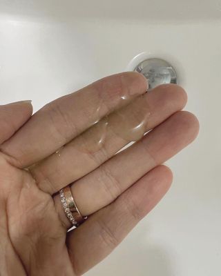 프리마인 메이크업과 들뜨는 각질까지 한방에 깐달걀로! 순하기까지한 셀베이스 그린티클렌저(200ml) — 5점을 준 리뷰어가 2023년 1월 올린 사용 사진