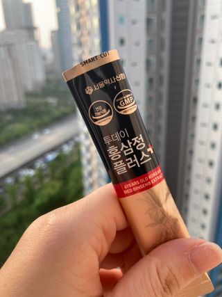 서울약사신협_투데이홍삼정플러스스틱_10g x 60포 — 5점을 준 리뷰어가 2021년 6월 올린 사용 사진