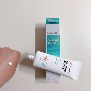 리더스코스메틱 리더스 카밍 바이오틱스 선 에센스 SPF 50+ PA++++ — 5점을 준 리뷰어가 2022년 5월 올린 사용 사진