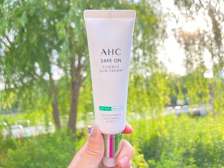 [AHC] 세이프온 에센스 선크림 올리브영 스페셜 증정 기획세트 — 5점을 준 리뷰어가 2022년 6월 올린 사용 사진