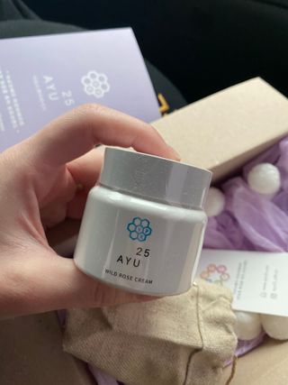 AYU25[아유트웬티파이브]다마스크로즈워터 베이스 천연 수분 촉촉 크림 — 5점을 준 리뷰어가 2021년 4월 올린 사용 사진