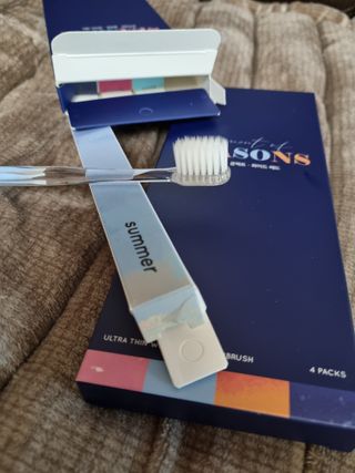 에브리모먼트 에브리 모먼트 칫솔 Every moment toothbrush — 4점을 준 리뷰어가 2022년 5월 올린 사용 사진
