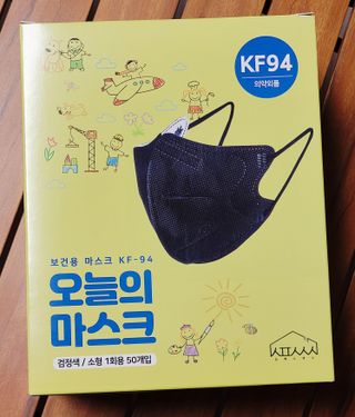 [심폐소생소] 오늘의마스크 KF94 소형 초등학생 어린이 마스크 — 5점을 준 리뷰어가 2022년 1월 올린 사용 사진