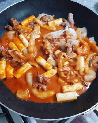 화끈한녀석들 새오똥400g 새우,오징어,똥집 볶음요리 소스,밀떡, 참기름 포함 — 4점을 준 리뷰어가 2022년 12월 올린 사용 사진