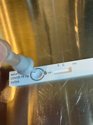 케이퓨리 아나파코 코로나 타액 자가 진단키트 1회분 3개 — 5점을 준 리뷰어가 2023년 4월 올린 사용 사진