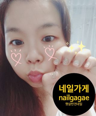 [네일가게] 햇빛에 닿으면 색이 변하는 신기한 햇살 반전 네일스티커_B — 4점을 준 리뷰어가 2021년 8월 올린 사용 사진
