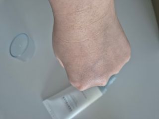 [스킨1004] 마다가스카르 센텔라 히알루-시카 워터핏 선세럼 50ml — 5점을 준 리뷰어가 2024년 5월 올린 사용 사진