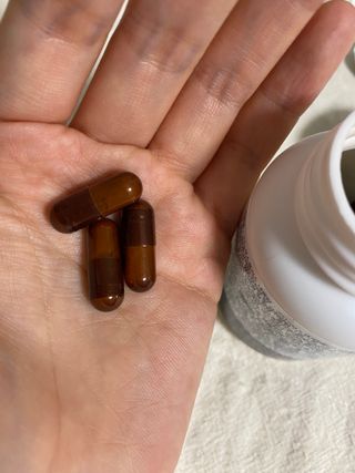 프리마인 홍삼의 강력한 에너지, 이제는 흡수율을 높인 최첨단 캡슐로 간편하게 초고속 충전하세요. — 4.5점을 준 리뷰어가 2022년 10월 올린 사용 사진