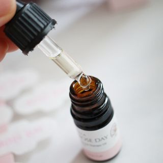 라라로즈데이 시즌2 천연 아로마오일 Y존 케어 속옷향수 이너퍼퓸 5ml  여성의 자존감을 UP시키자 — 5점을 준 리뷰어가 2021년 8월 올린 사용 사진