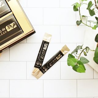 헬스업_천명진프리미엄홍삼스틱_10ml x 30포 — 4.5점을 준 리뷰어가 2021년 1월 올린 사용 사진