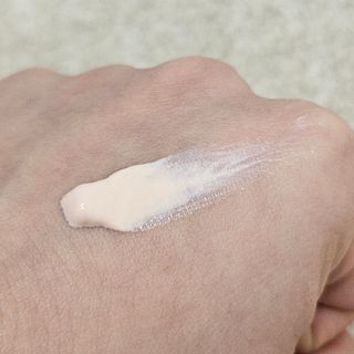 제주인디 카멜리아 블러썸 선크림 — 5점을 준 리뷰어가 2023년 9월 올린 사용 사진