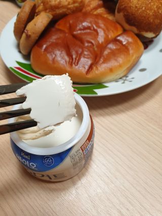 매일바이오 그릭요거트 오리지널 플레인 4개, 로스터리 커피믹스 4개 — 5점을 준 리뷰어가 2021년 12월 올린 사용 사진